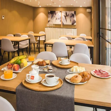 Hotell Dwo Abaster Soria